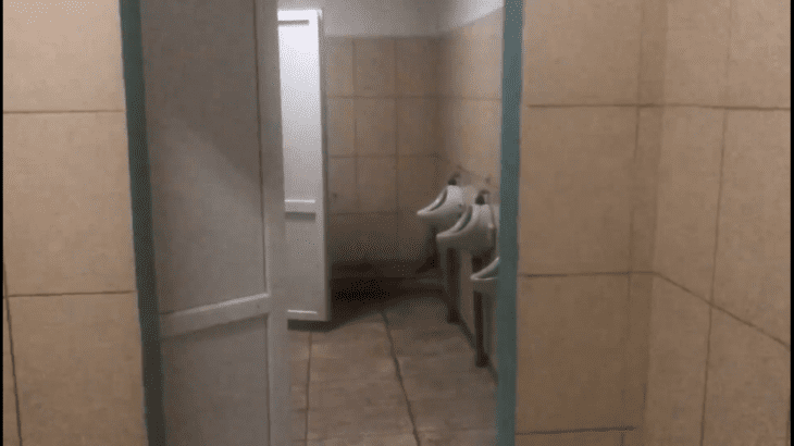 Антисанитария и ужасные условия: под Днепром местные жители просят построить в городе новые туалеты (Видео)