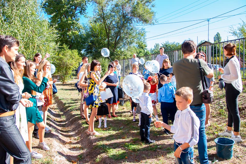 Первые побеги: на Днепропетровщине появились первые листочки на деревьях, посаженных школьниками (Фото)