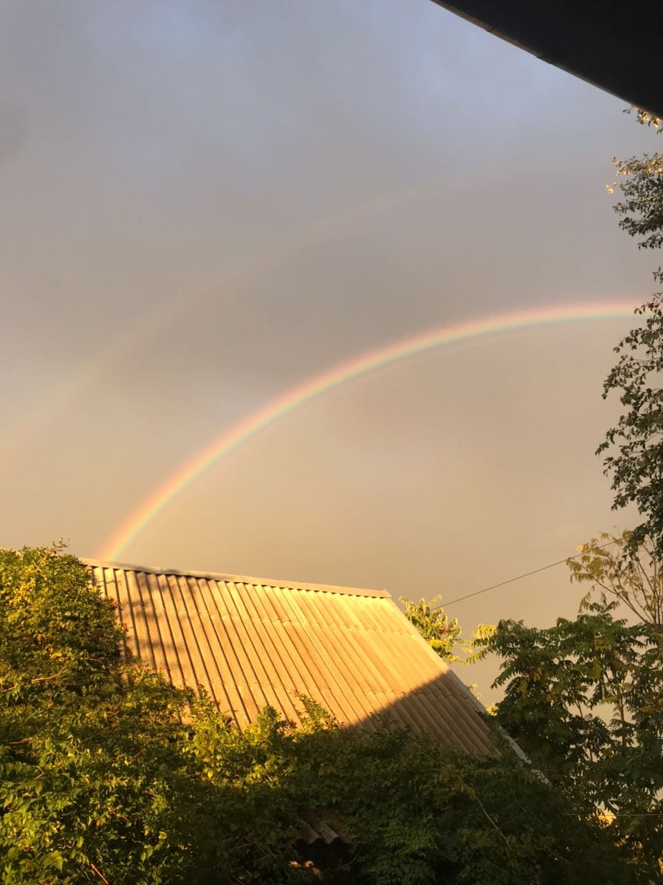 Настоящее чудо на Покрову: в Днепре огромная двойная радуга на все небо (Фото)