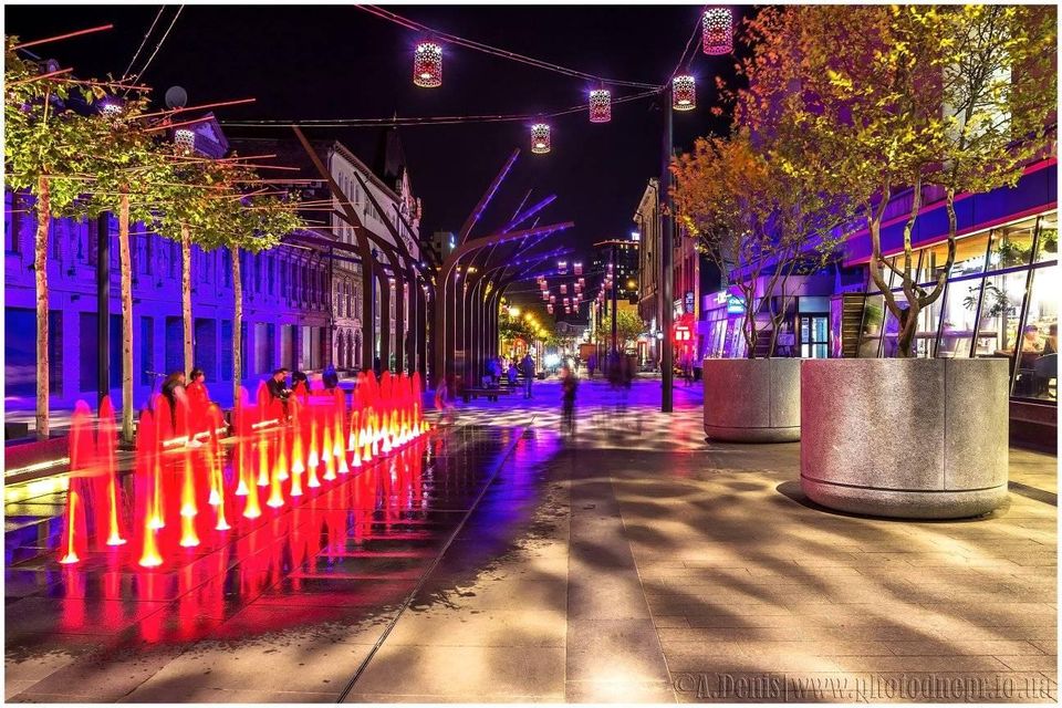 Световые фонари и новые грабы: как в Днепре выглядит улица Короленко ночью (Фото)