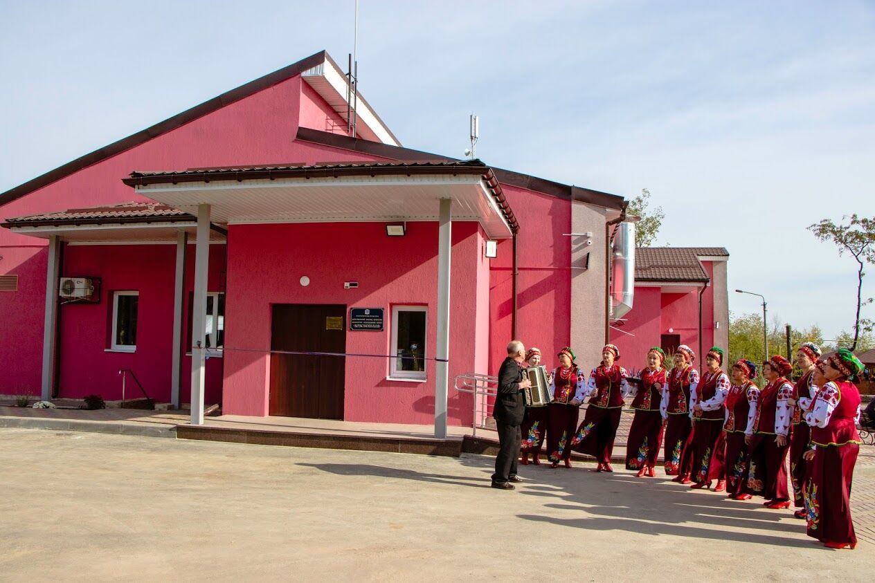 В Днепре открыли культурно-молодежный центр "Краснополье"