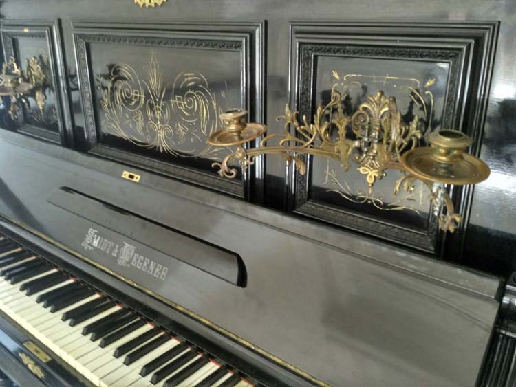 Раритетный инструмент: в Музее истории Днепра появилось старинное пианино (Фото)