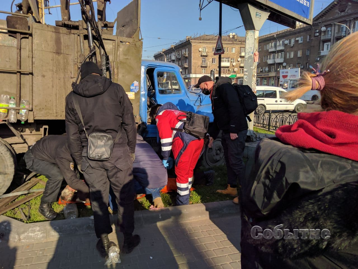 В центре города грузовик сбил ребенка: под Днепром у водителя случился инсульт (Фото/Видео)