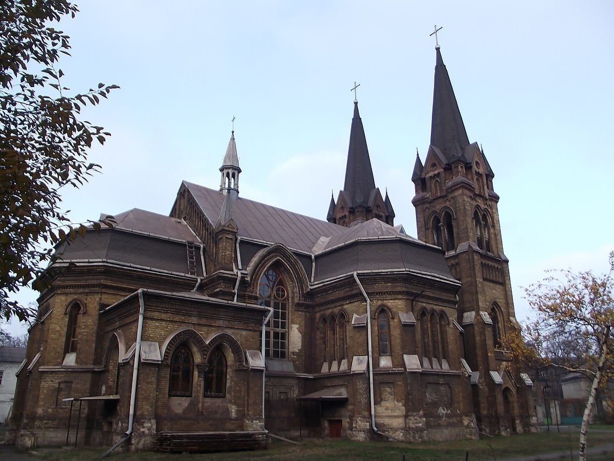 Шедевр готической архитектуры: уникальный костел Святого Николая под Днепром