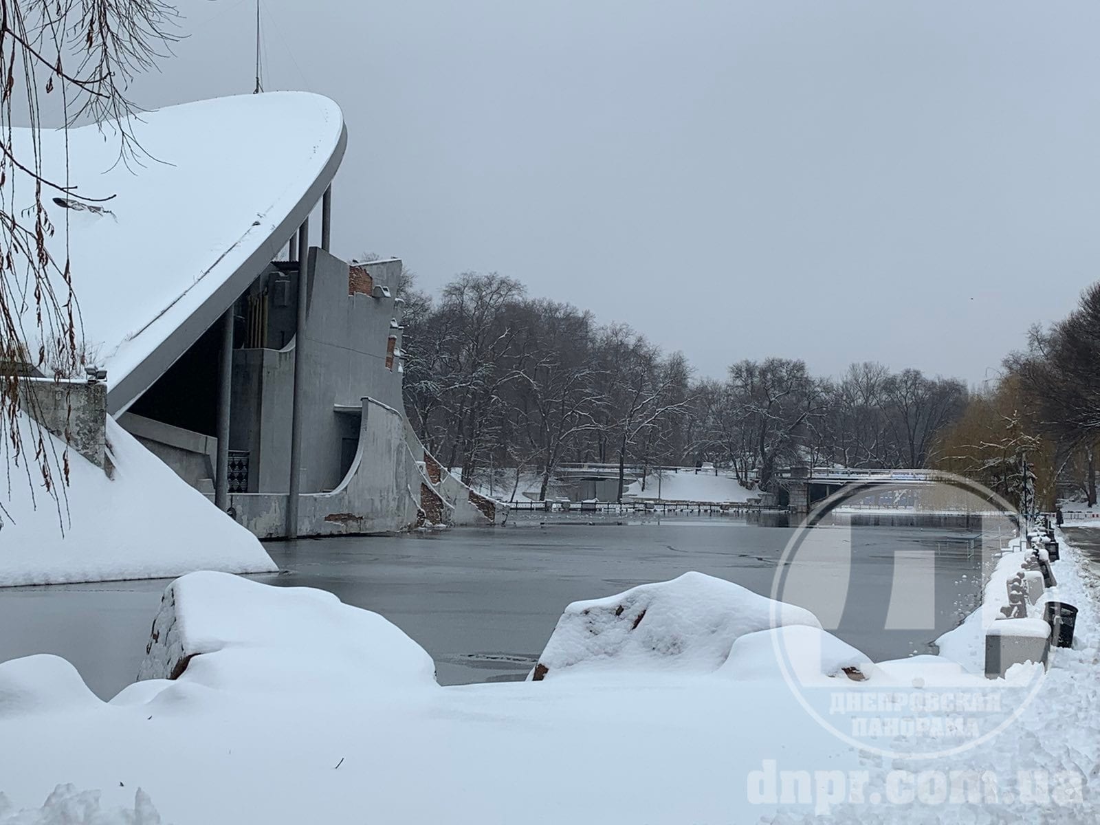 Под белым покрывалом января: как в Днепре выглядят заснеженный парк Глобы (Фото)
