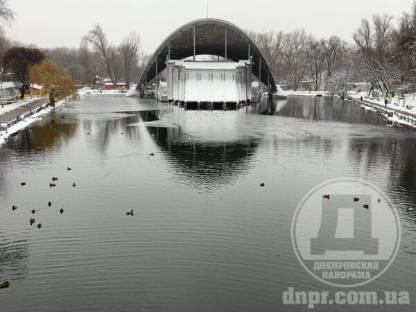 Под белым покрывалом января: как в Днепре выглядят заснеженный парк Глобы (Фото)