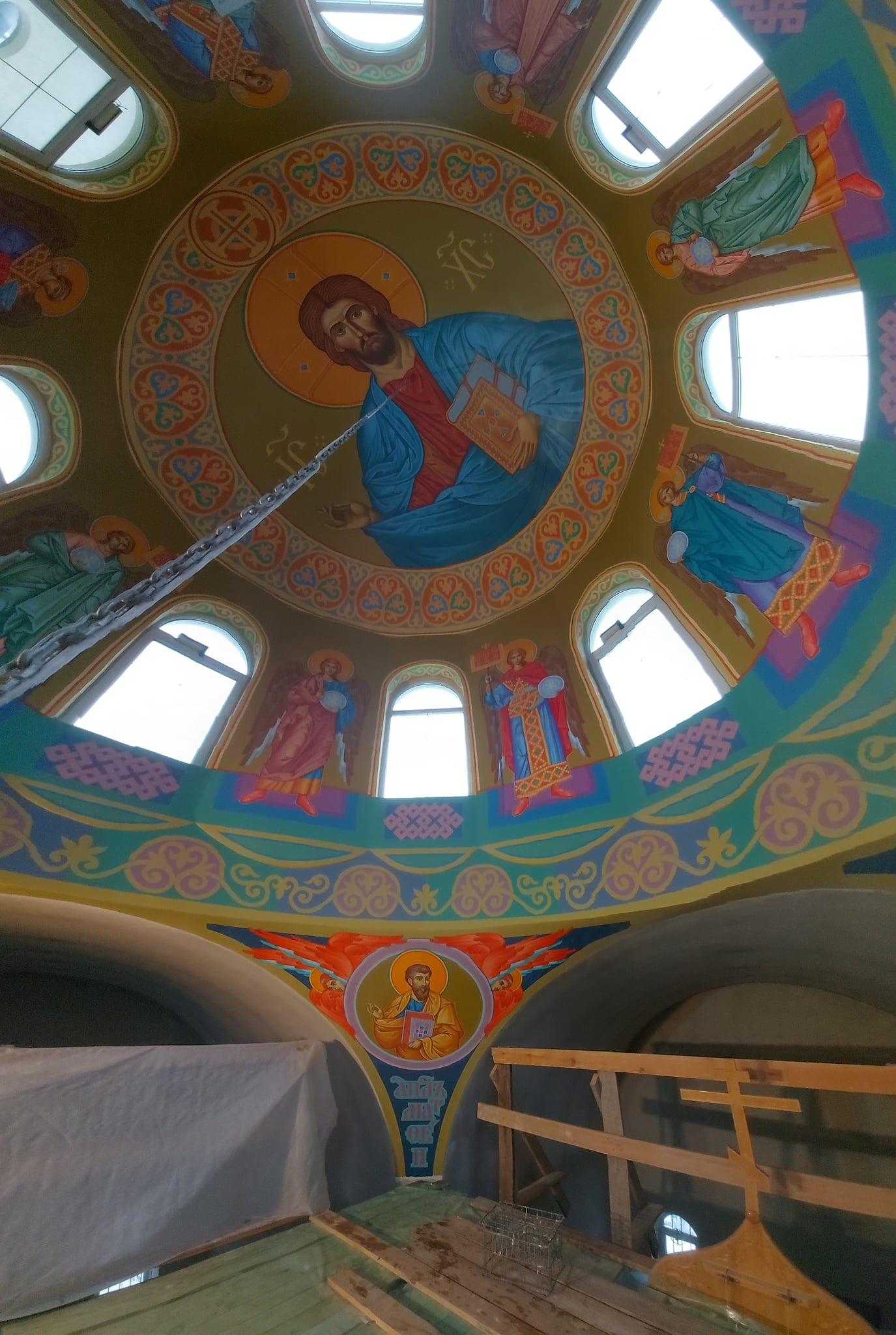 Божественная красота: под Днепром расписали купол в храме (Фото)