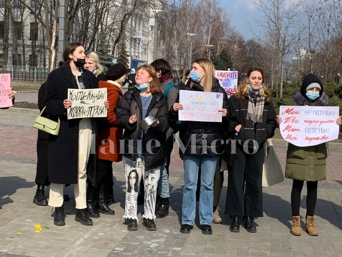В Днепре на 8 марта женщины разлили борщ (Фото) – новости Днепра