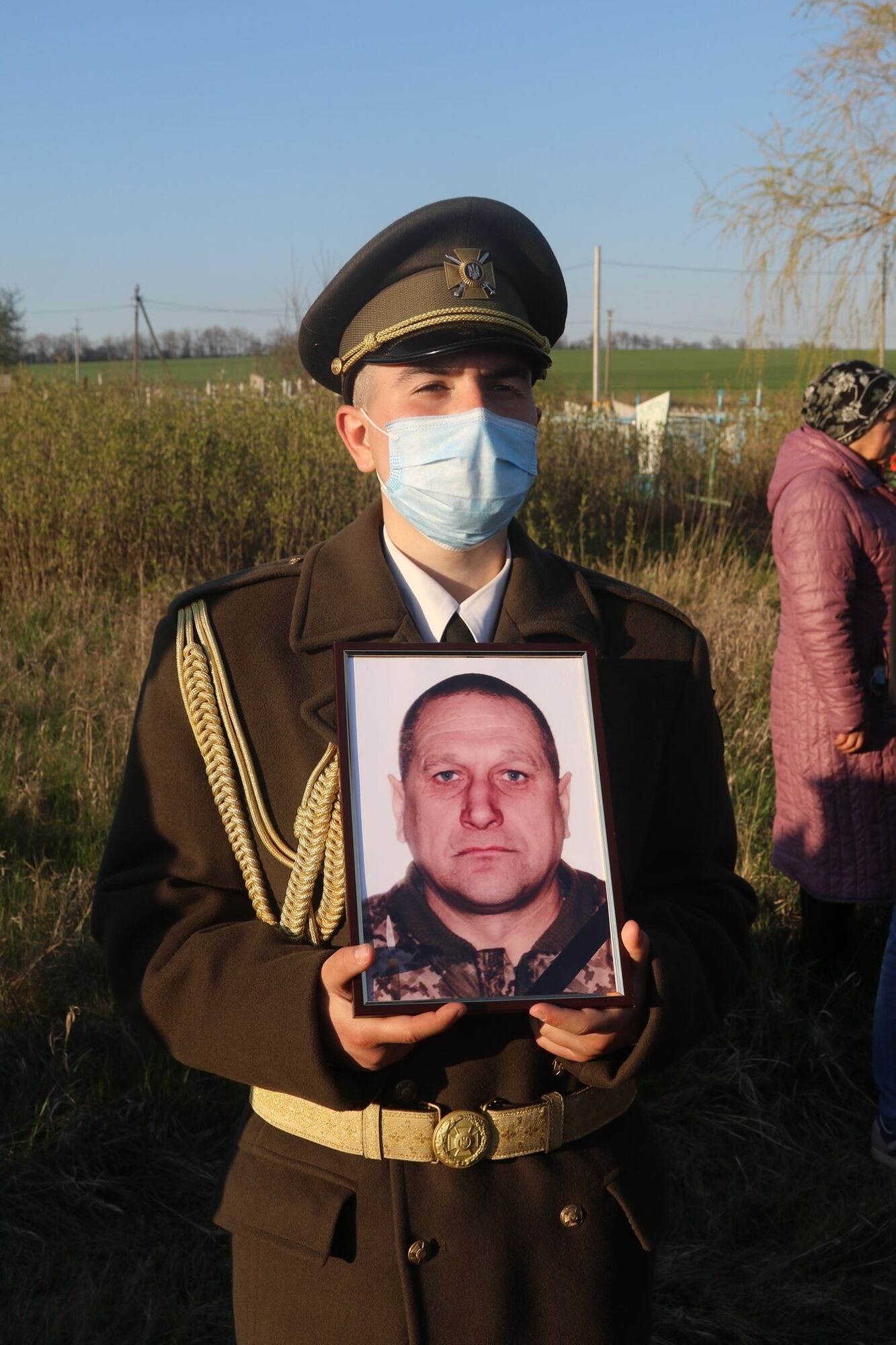 Военный с портретом Ивана Ковалевского
