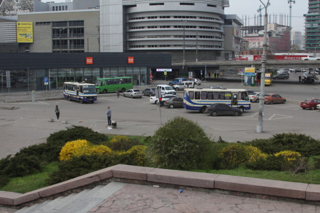 В центре Днепра вместо пустыря появится первая в городе экопарковка (Фото)