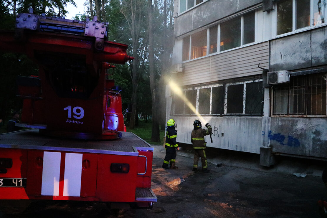 На Тополе сгорела квартира (Фото) – новости Днепра