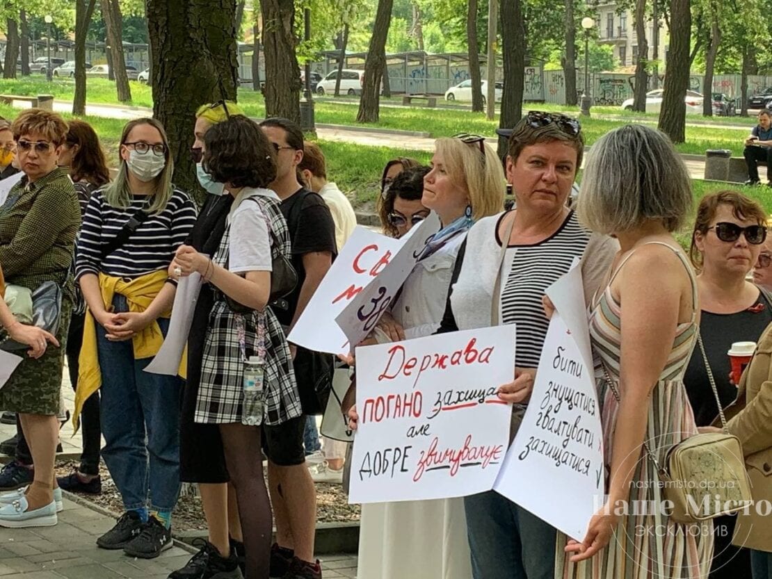 Митинг в поддержку женщины, которая убила мужа тирана – новости Днепра