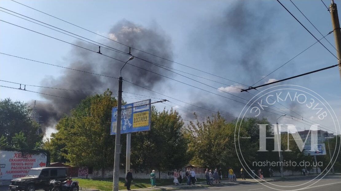Напротив ТРЦ "Караван" пожар - новости Днепра