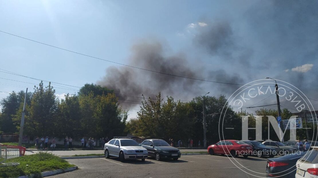 Напротив ТРЦ "Караван" пожар - новости Днепра