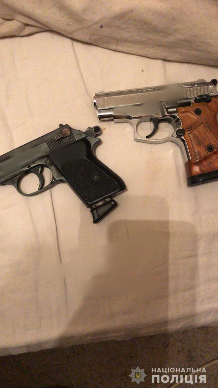 Изъяты два пистолета