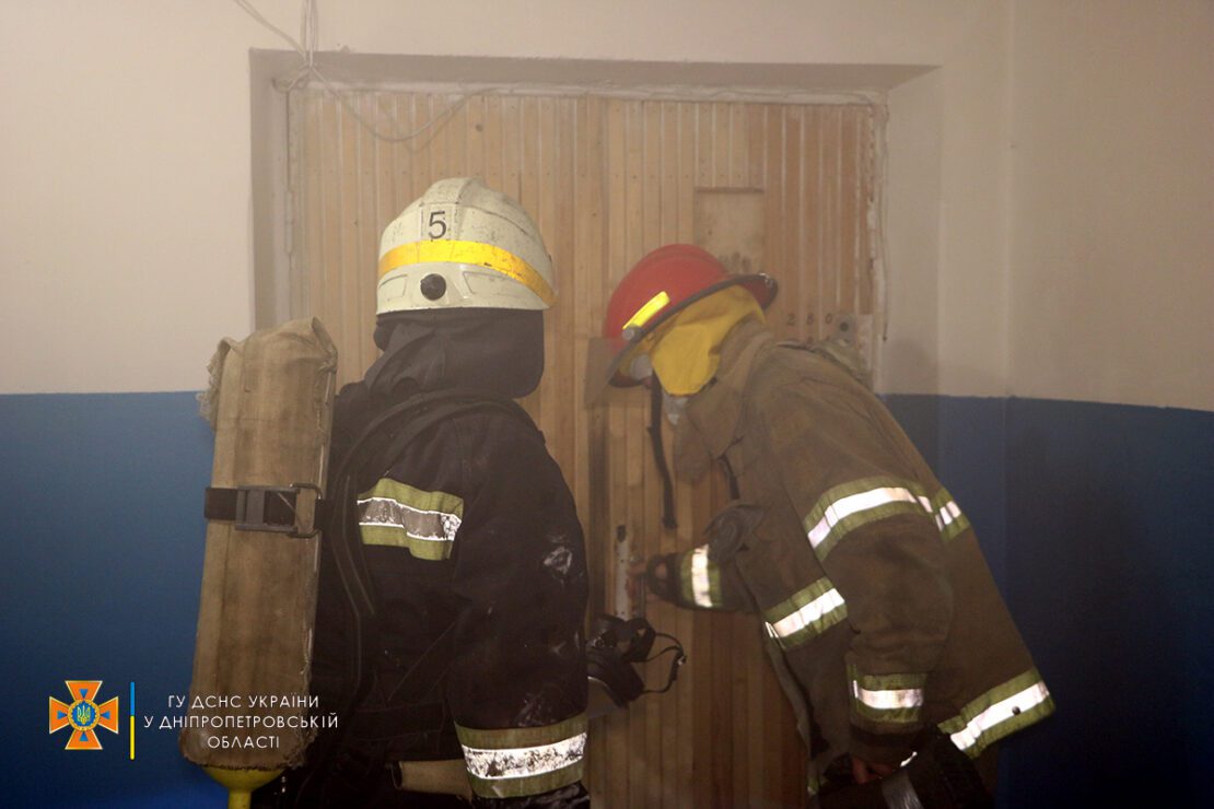 Из-за мусора загорелся балкон в 16-этажном доме (Фото, видео) - новости Днепра