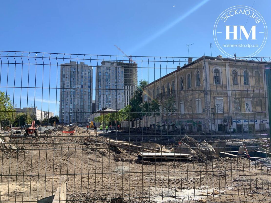 Продолжают реконструировать Успенскую площадь (Фото) - новости Днепра