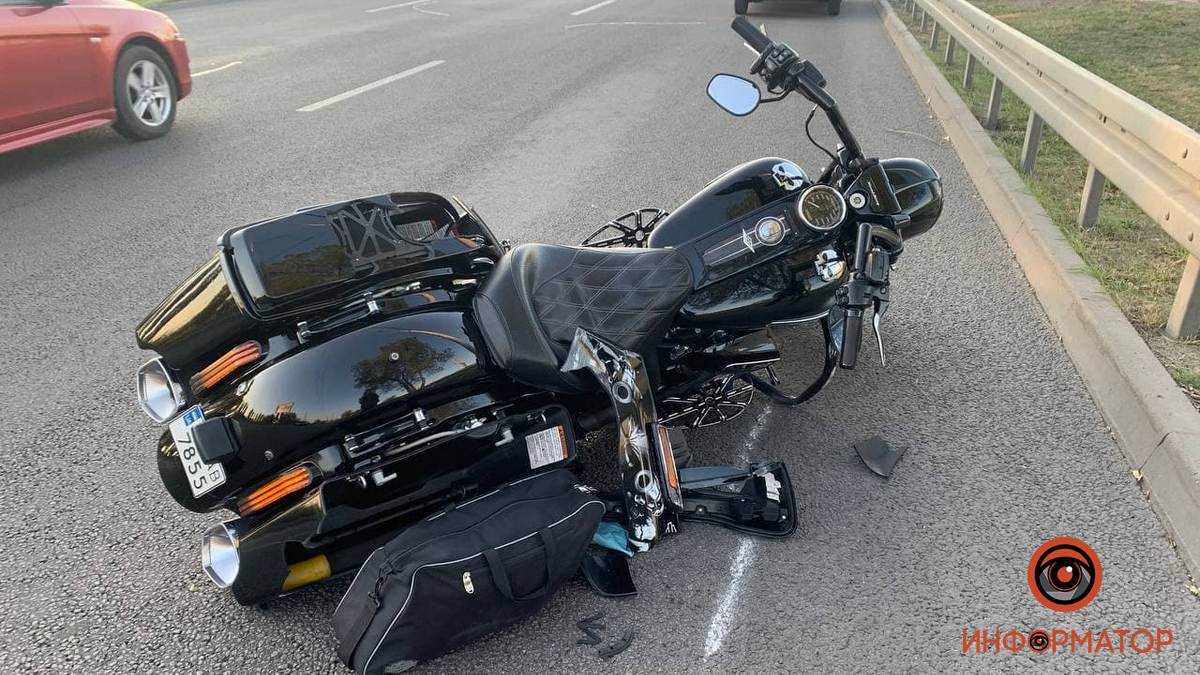Новости Днепра про Врезался в ограждение и погиб: в Днепре мотоцикл проехал без водителя еще сто метров