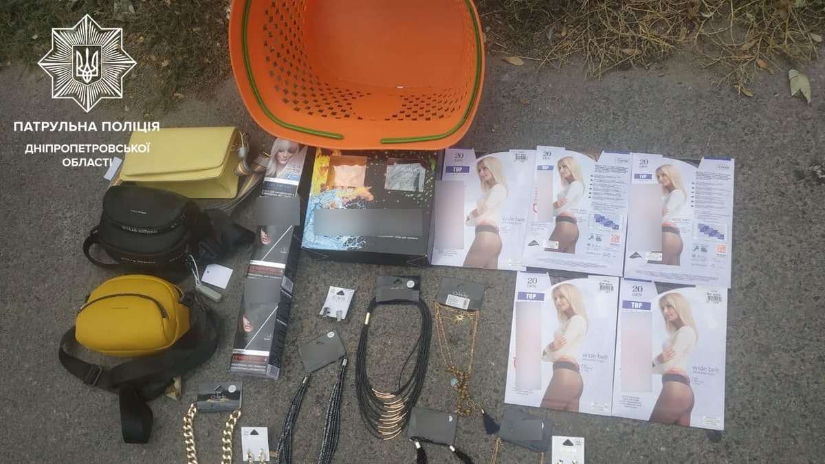 Новости Днепра про Колготки, сумки и бижутерия: в Днепре женщина обворовала магазин