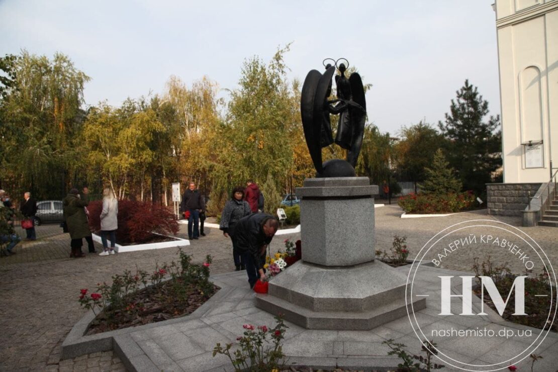 В Днепре почтили память погибших во время взрыва на Мандрыковской