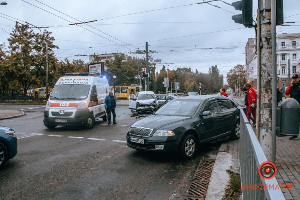 Новости Днепра про ДТП на проспекте Яворницкого: есть пострадавшие (ФОТО)