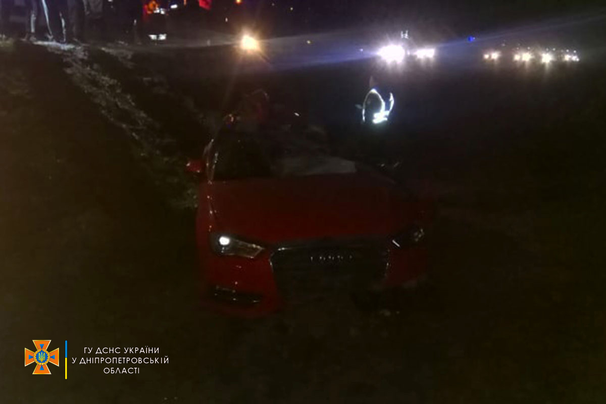 Новости Днепра про На трассе в Днепропетровской области произошла авария: водителя вырезали из авто