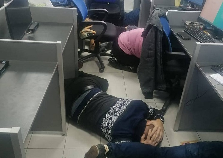 Новости Днепра про В Днепре задержали сотрудников колл-центра, которые терроризировали учителей
