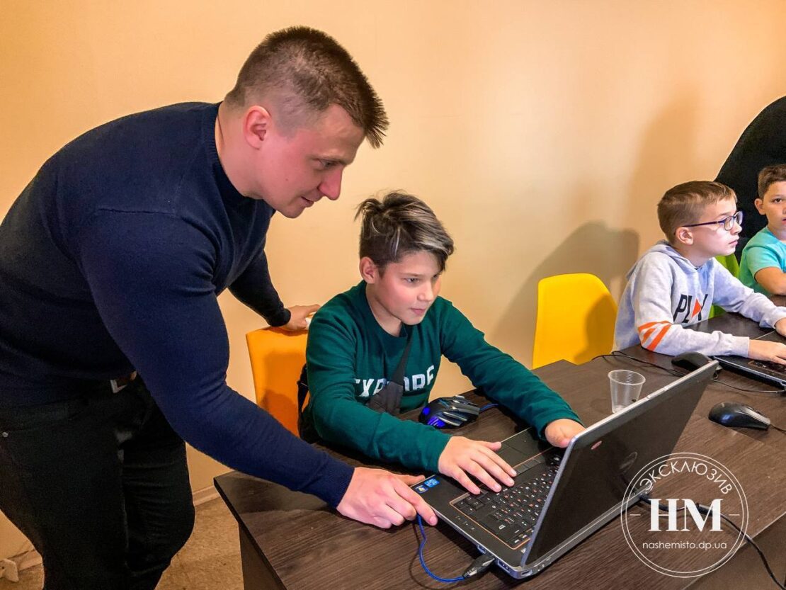 Как спортсмен Денис Гриченко учит детей IT-технологиям - новости Днепра