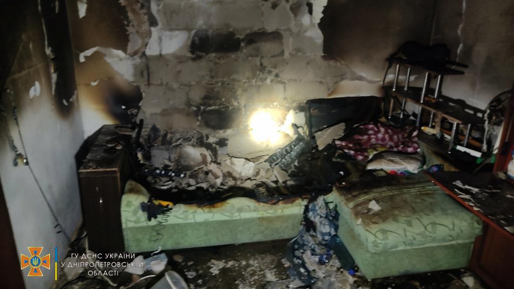 Новости Днепра про В Каменском 9 спасателей тушили квартиру: погиб мужчина