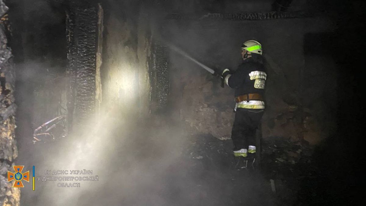 Новости Днепра про Полыхало: в Днепре ночью сгорело здание