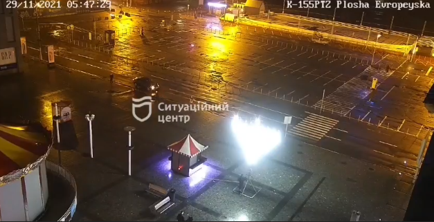 Новости Днепра про В Днепре на Европейской площади вандалы повалили ханукию: видео момента
