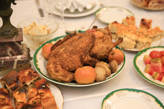 Новости Днепра про Холодец и пироги с мясом: в Днепре показали, что ели в новогоднюю ночь в 19 веке