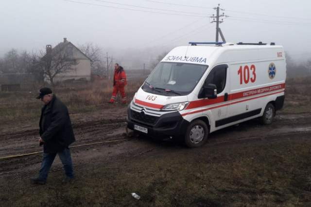 Новости Днепра про Помощи не ждите: на Днепропетровщине скорая застряла в болоте