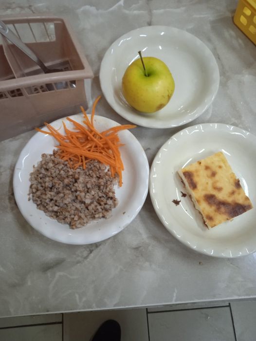 Новости Днепра про Йогурт с рыбой и морковный салат: в Днепре родители протестировали блюда из меню Клопотенко