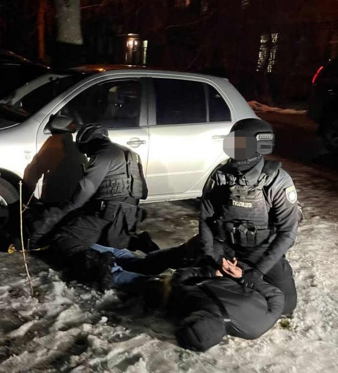 Новости Днепра про Похитили человека и требовали 12 тыс. долларов: в Киеве задержали полицейских из Днепра