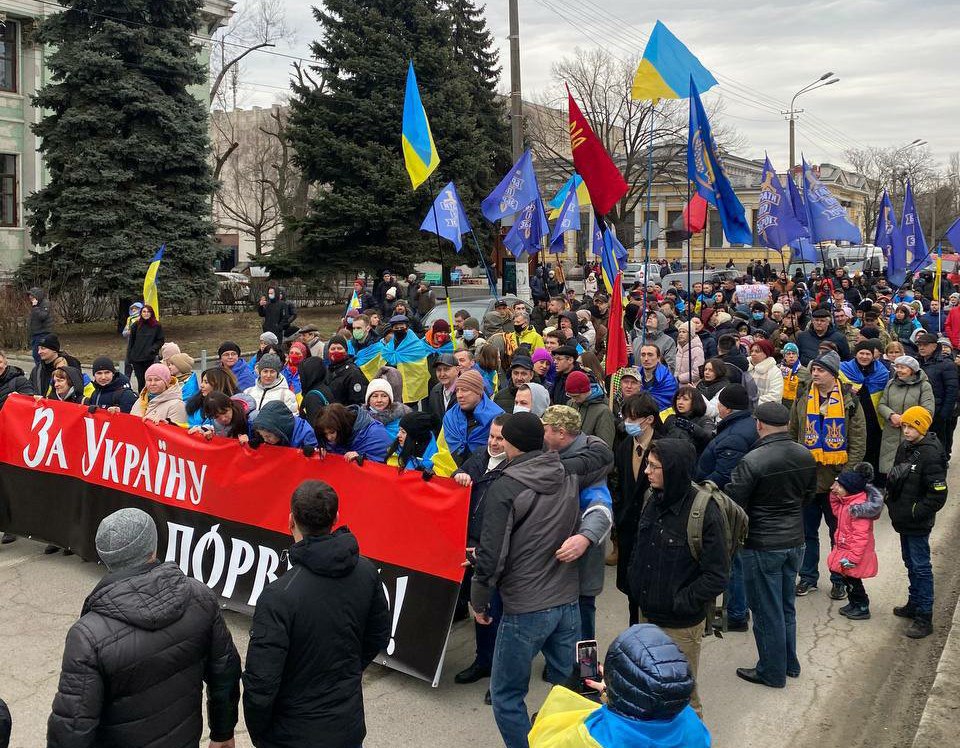 Новости Днепра про С флагами и гимном Украины: как в Днепре прошел Марш Единства (видео)
