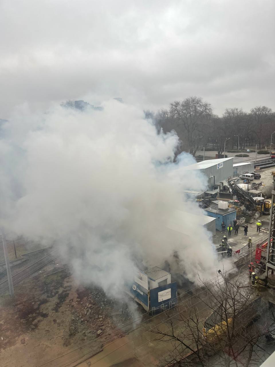 Новости Днепра про В центре Днепра возле театра Драмикон горит стройка метро