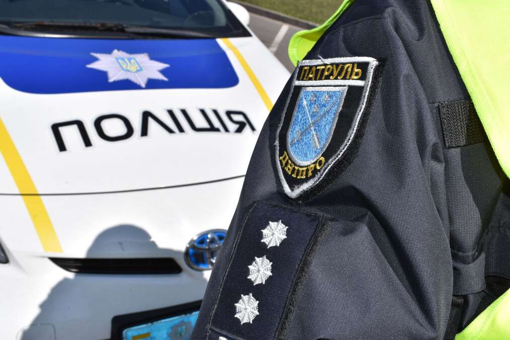 Новости Днепра про В Днепре на Яворницкого патрульные задержали подозрительных мужчин