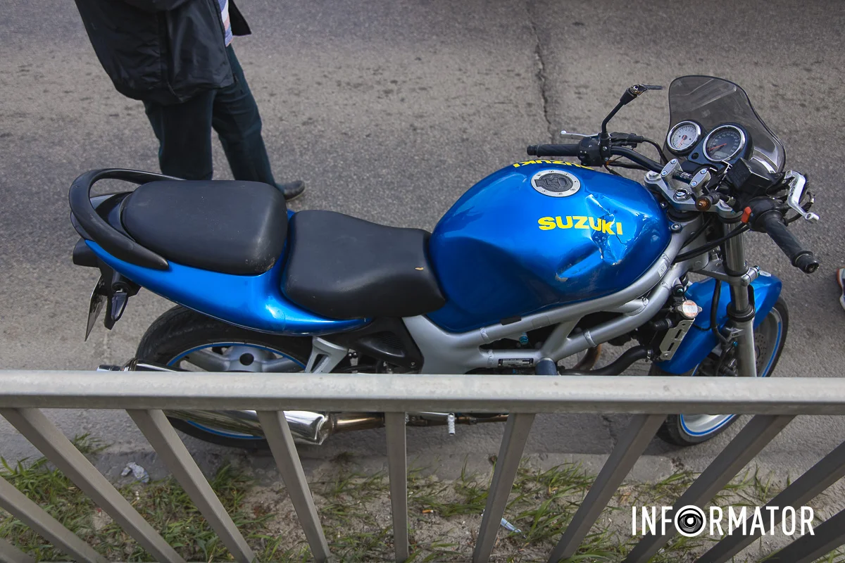 Поврежденный мотоцикл Suzuki