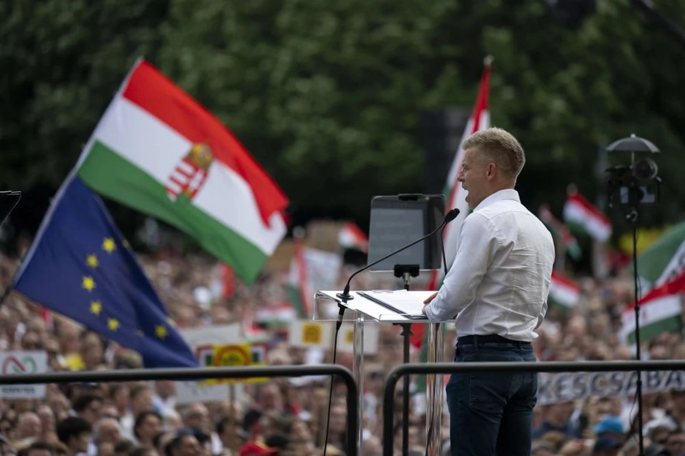 В Угорщині відбувся багатотисячниймітинг на підтримку антикорупційного новачка у політиці Мадяра