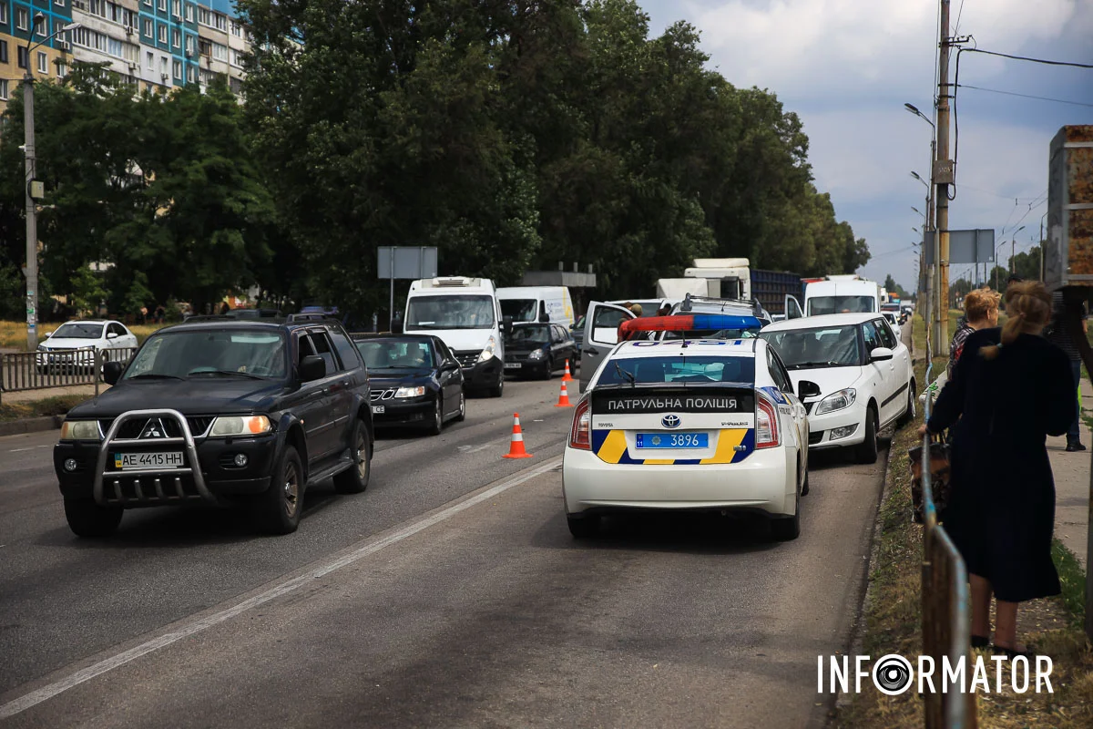 Заняты две полосы по Донецкому шоссе в направлении Кайдакского моста
