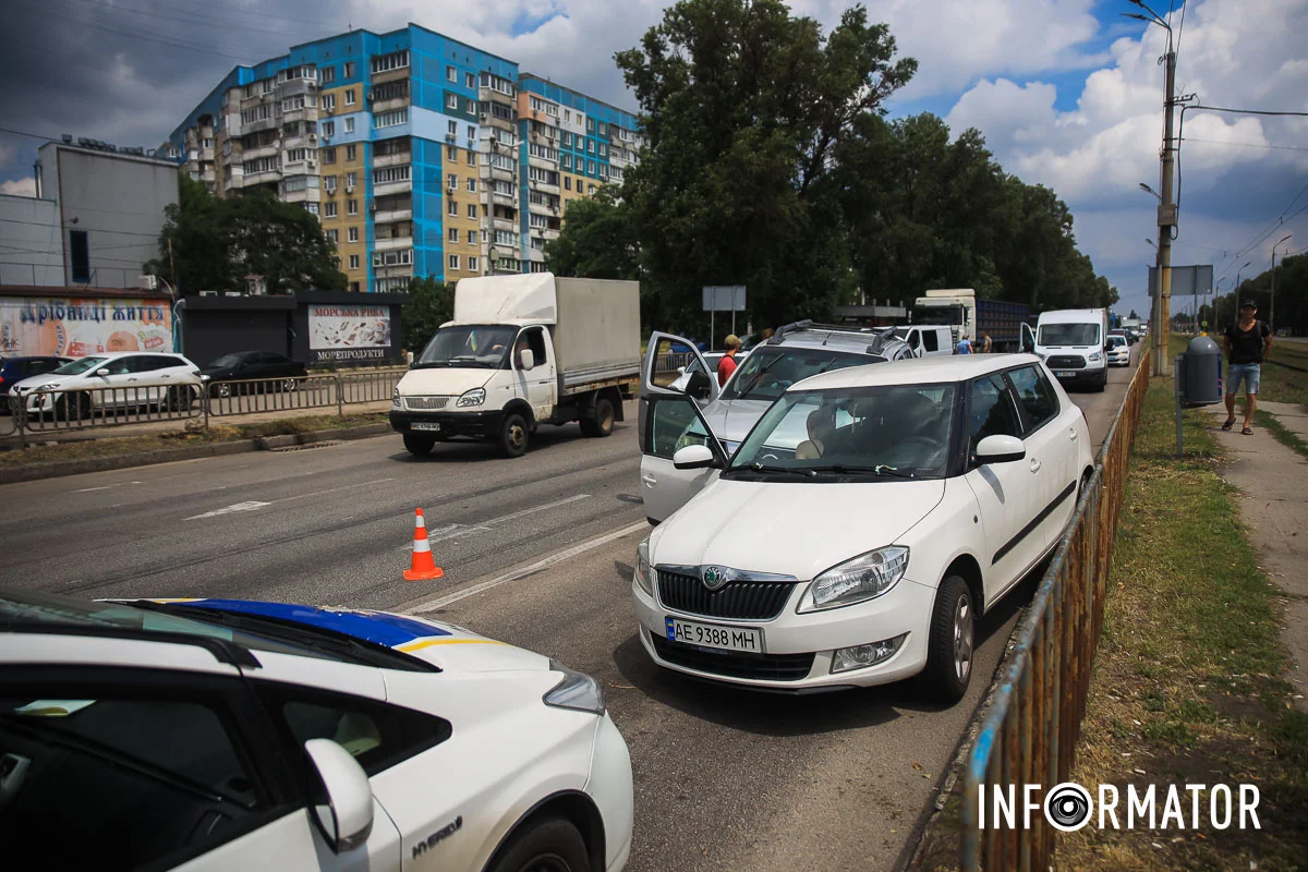 В Днепре, на Донецком шоссе, произошла авария